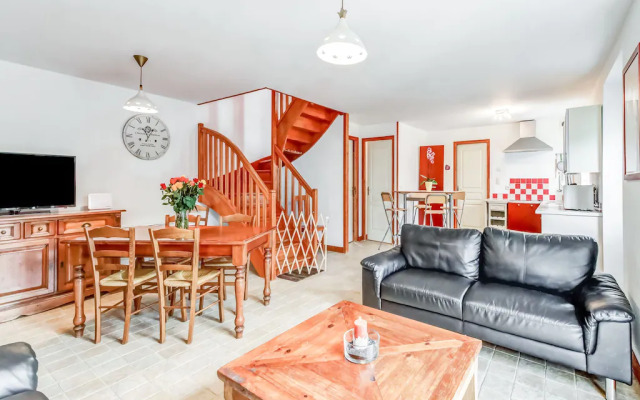 Beautiful Holiday Home in Brainville with Garden