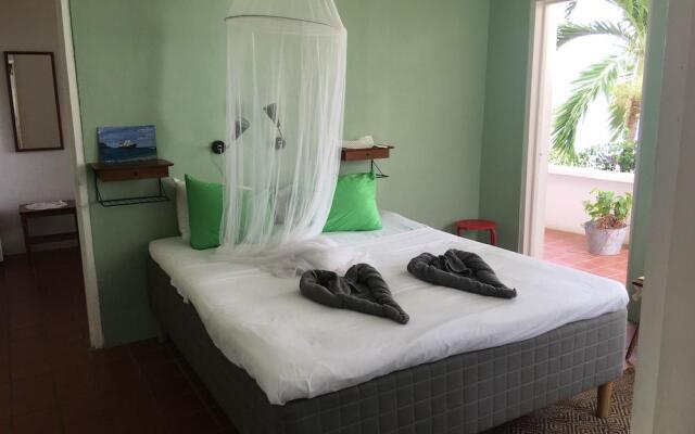 Green Roof Inn