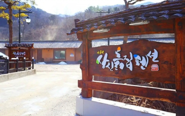 Gongju Sangsin Heuljip Pension