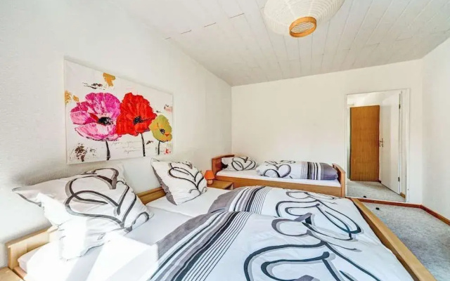 Cozy Apartment Near Trails