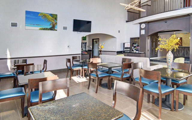 Spark by Hilton Galveston