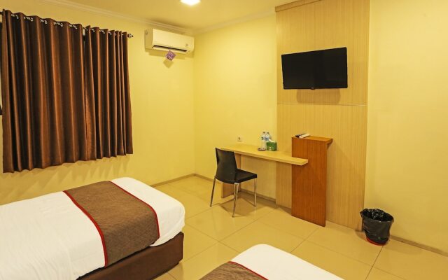 Super OYO Townhouse OAK Hotel Fiducia Serpong