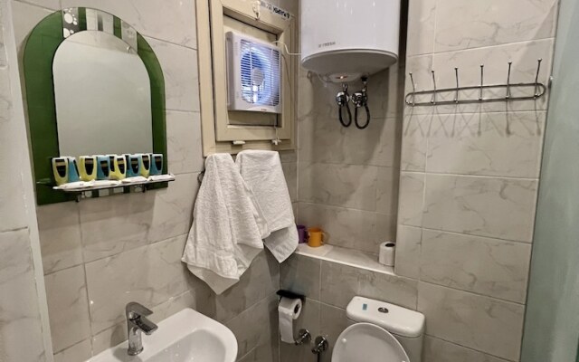 Life Pyramids Inn