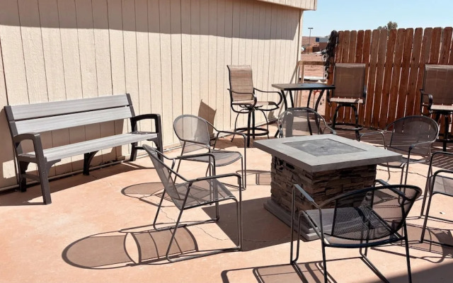 Whispering Sands Motel