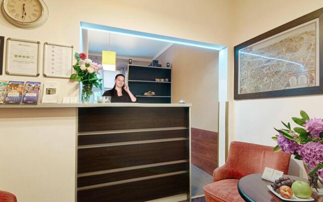 Iris Aparthotel