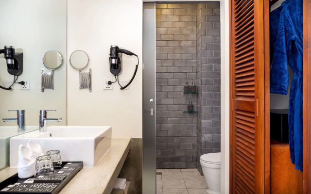 Blanc Smith Residence