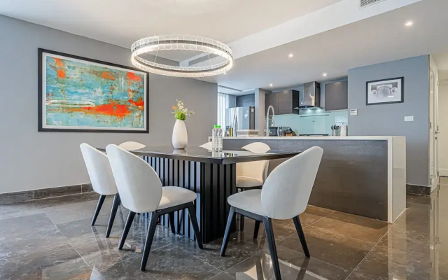 w Majestic 2BR w Perfect Balcony in YOO