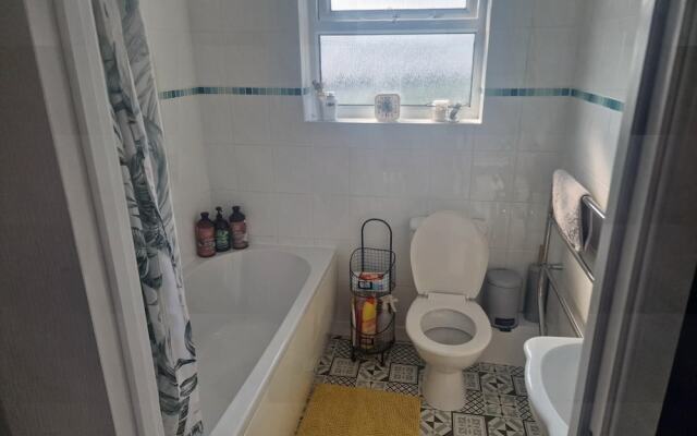 2br-sleeps4-balcony-petsok-parking-ferryside