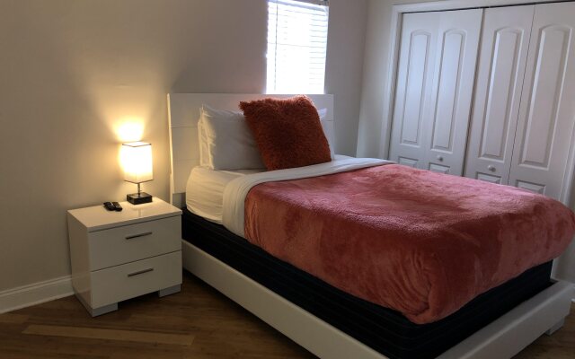 Casa Ria Luxury House w Private Pool Near Aventura Mall