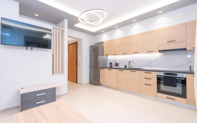 SithoniaRS Luxury Ground Floor Apartment With Private Garden