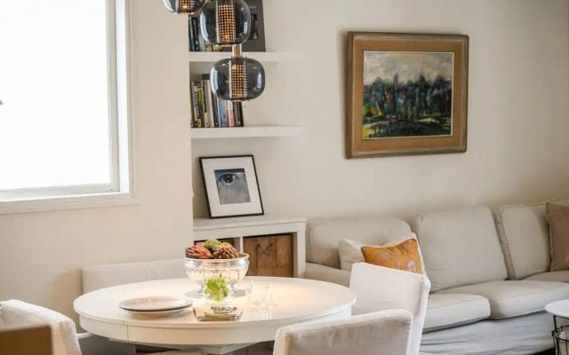 Boutique 1BR Apt with parking