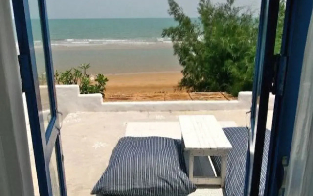 Hua Plee Lazy Beach