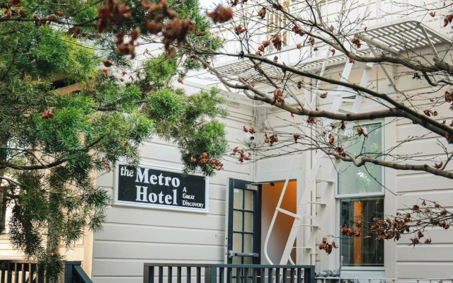 The Metro Hotel