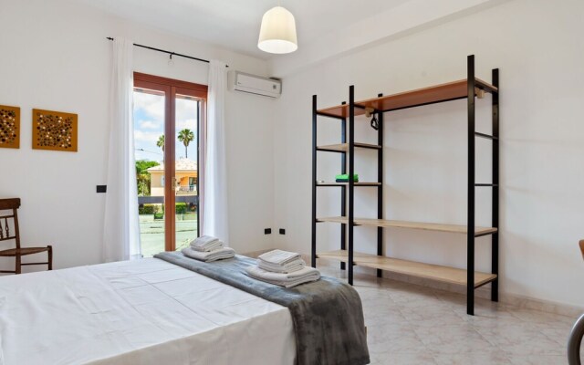 Spacious Apartment in Avola near the Seabeach