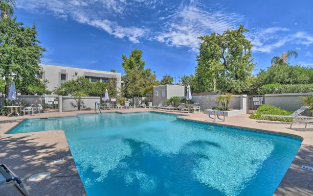 Sleek Phoenix Condo: Walk to Biltmore Fashion Park