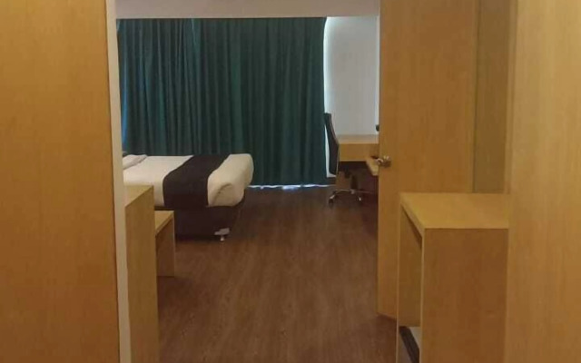 Four Leaf Service Suites