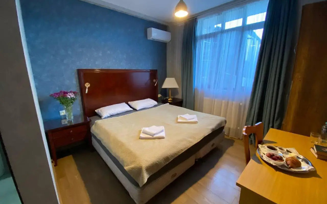 Tbilisi Tales (Тбилиси Тэйлс)