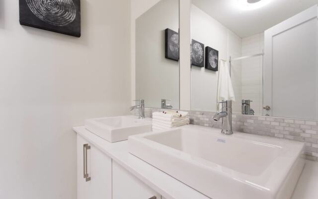 Perfect 2 Bdr, 2 Bath Landing for the Family