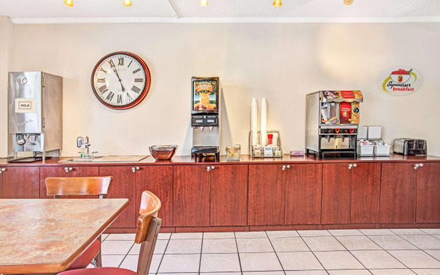 Super 8 by Wyndham Kissimmee