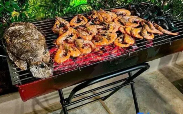 Le poulet poolvilla khanom