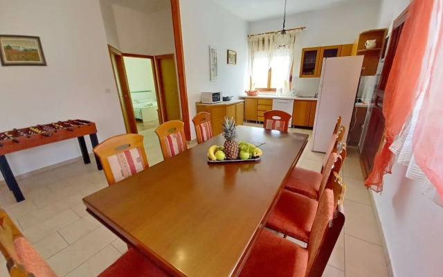 Detached House at Country Side, Fenced Private Garden Ideal for 2 Fam, Wifi