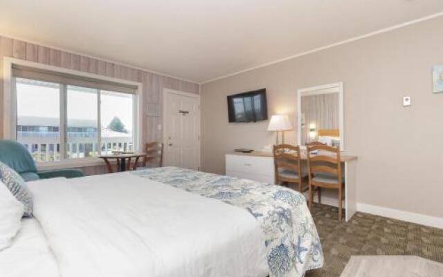 The Cedarwood Inn & Suites