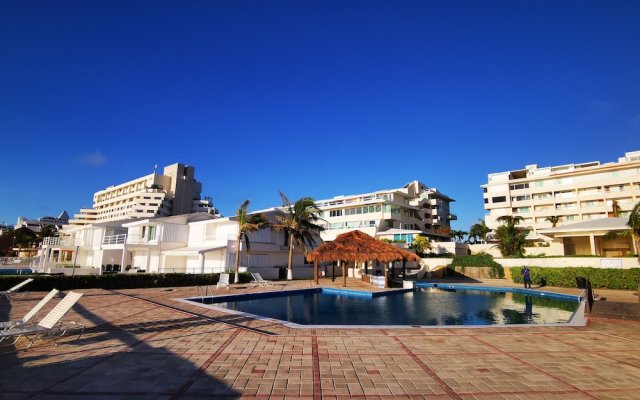 Lovely Beachfront Estudio in Hotel Zone