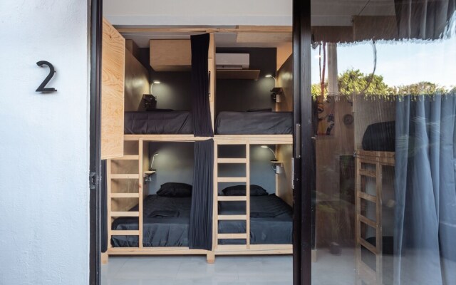 Maui Hostel - Adults Only