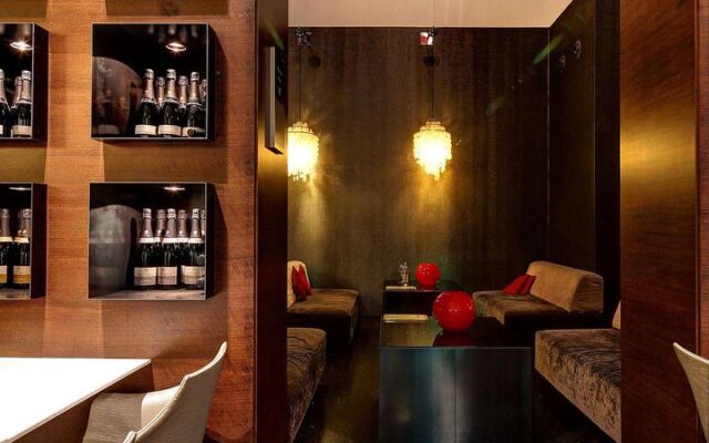 Olivia Plaza Hotel