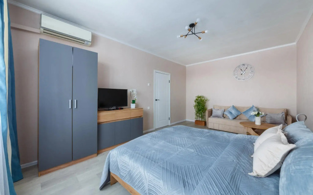 ApartLux on Kirovogradskaya