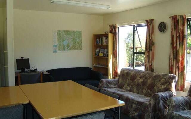 Lake Brunner Country Motel & Holiday Park