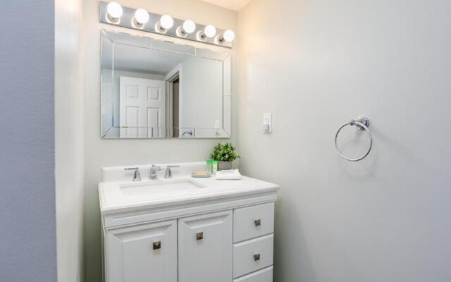 Wintergreen Retreat with Private Sauna & Patio 82291
