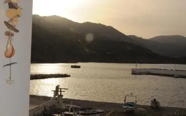Dandy on the beach Fisherman's House - By the Sea