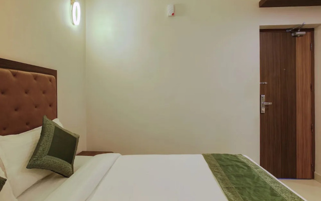 Treebo Goodland Residency - 500m from Railway Station