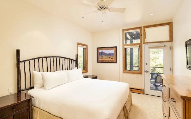 Fifth Avenue Condominiums by Frias