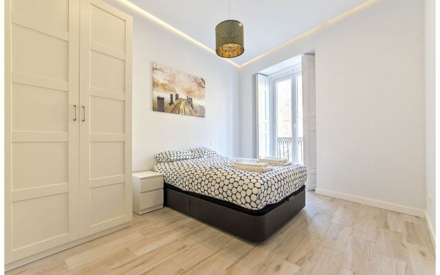 Brand new apartment next to Puerta del Sol