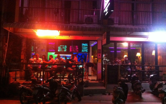 Baan Tai Backpackers
