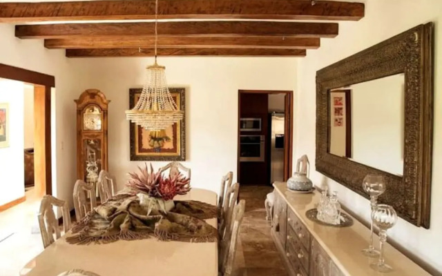 Luxury Guayllabamba House Gym Jacuzzi Parking Pool Wifi