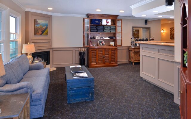 Sand Pebbles Inn