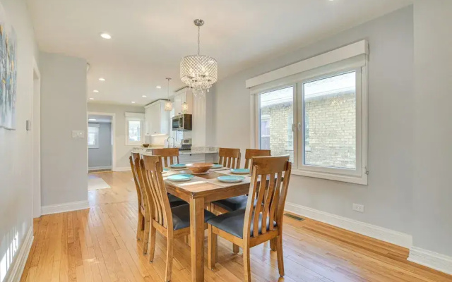 2 Mi to Northwestern: Updated Home w/ Game Room! - фото 3