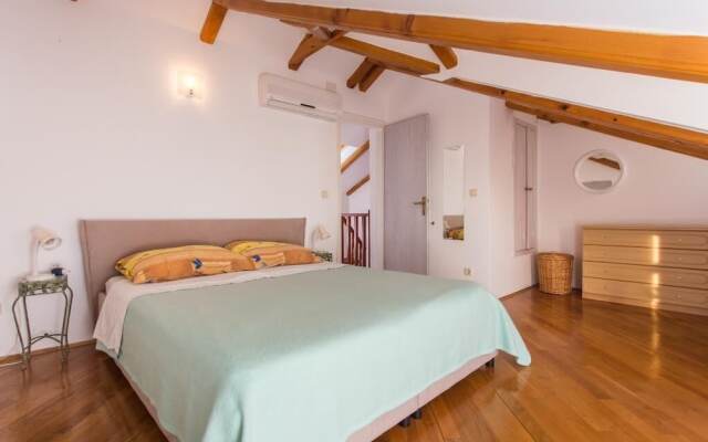 Apartment Little House