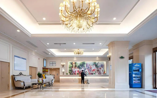 Vienna International Hotel (Hangzhou Boao Center Subway Station)