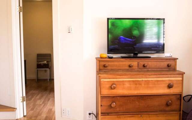 Nice - New & Clean Berkeley Studio