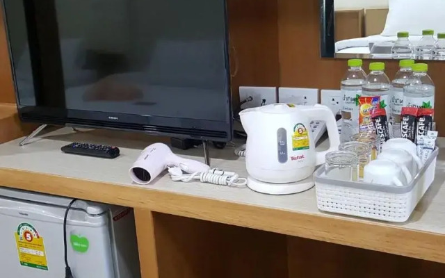 Double D Rooms & Cafe