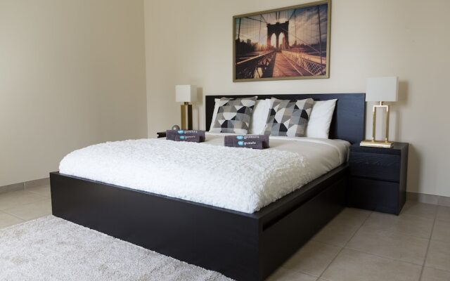 HiGuests - The Residences 5 Tower