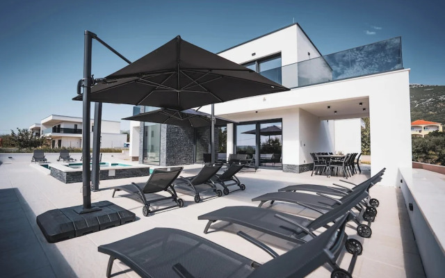 Villa Just be Happy by Trawelltopia