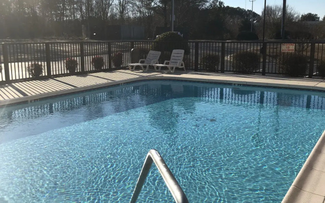 La Quinta Inn & Suites by Wyndham Fayetteville I-95
