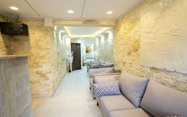 King of Pharaohs Pyramids View