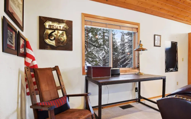 Quaking Cabin Gas BBQ & Amenities Access!