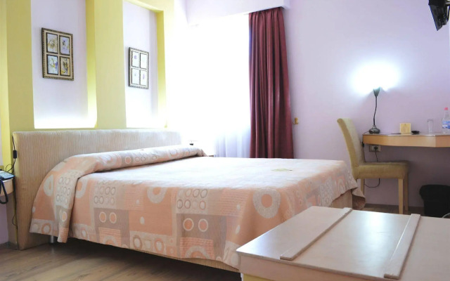 Theranda Hotel